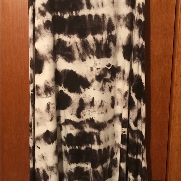 Gray/black/white skirt - Picture 2 of 5